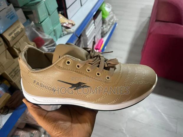 Casual Platform Sneakers Fashion Shoes - Fast Delivery in 2 Hours · Photo 2