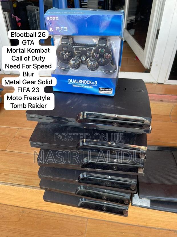 Ps3 Slim With 10 -15 Good Games From Home Use Two Controllers · Photo 1