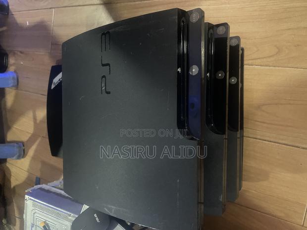 Ps3 Slim With 10 -15 Good Games From Home Use Two Controllers · Photo 6