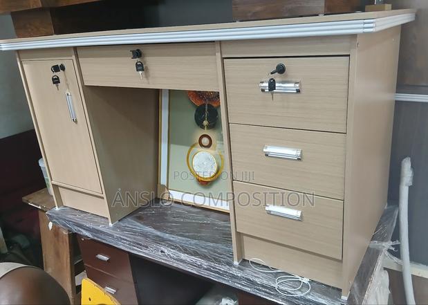 Creamy Computer Desk · Photo 1