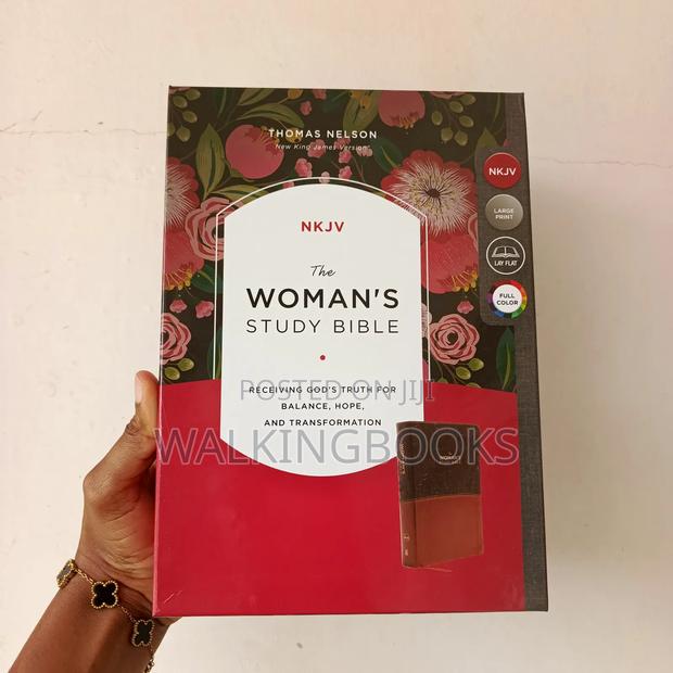 The Woman's Study Bible (Nkjv) · Photo 1