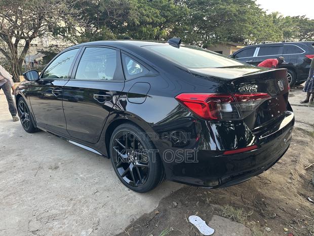 Honda Civic Sport CVT 2023 Black · Photo 4