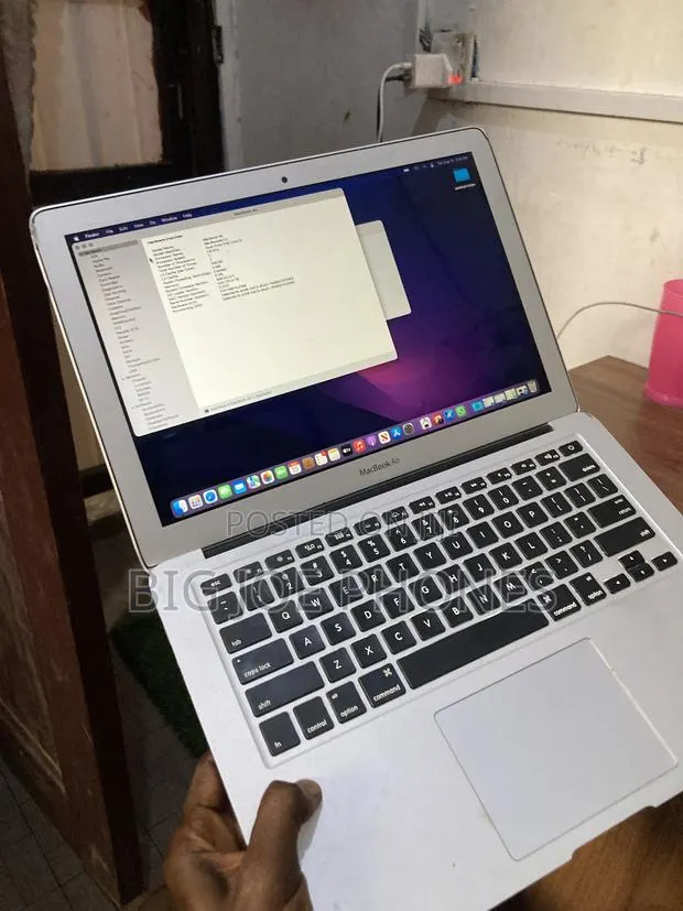 Laptop Apple MacBook Air 2015 8GB Intel Core i5 SSD 128GB · Photo 1