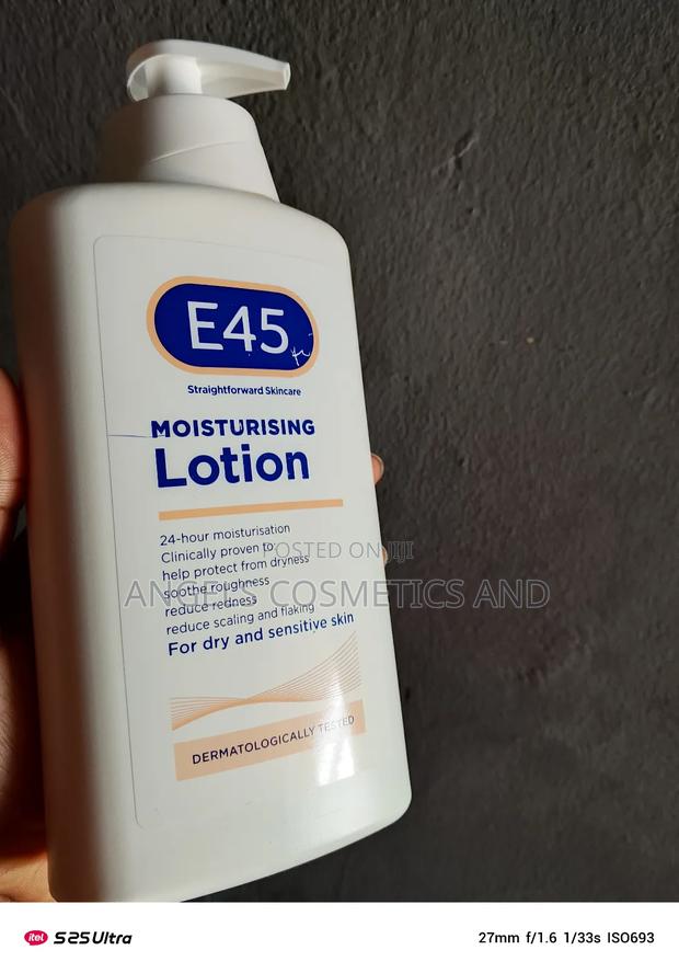 E45 Moisturizing Body Lotion · Photo 1