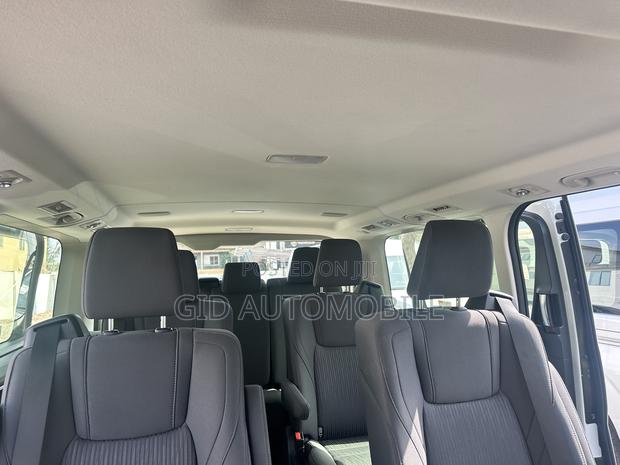 Toyota HiAce 2025 Silver · Photo 6