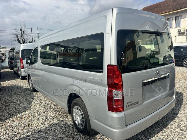 Toyota HiAce 2025 Silver · Photo 2
