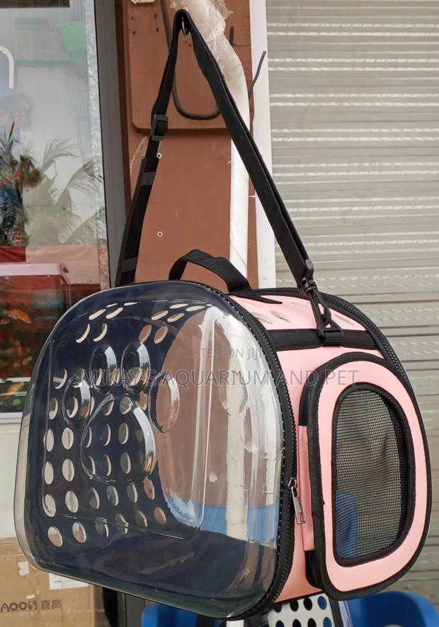 Pet Travelling Carrier · Photo 1