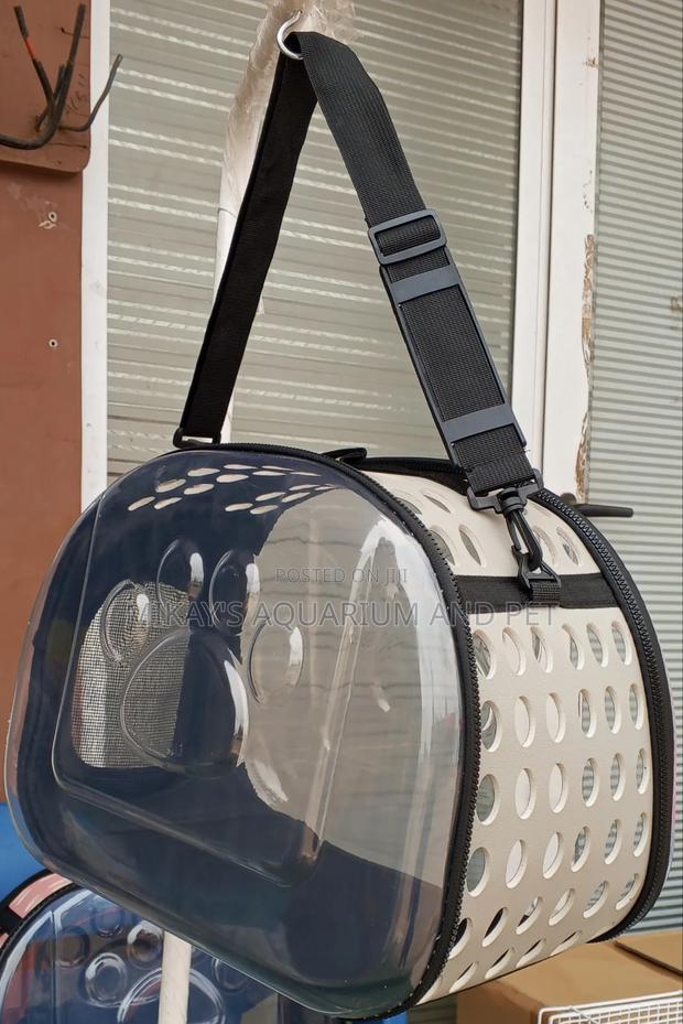 Pet Travelling Carrier · Photo 2