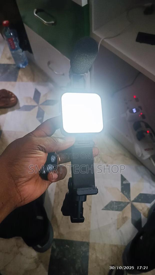 Flexible Ring Light Tripod With Microphone. Selfie Stick And Remote · Photo 5