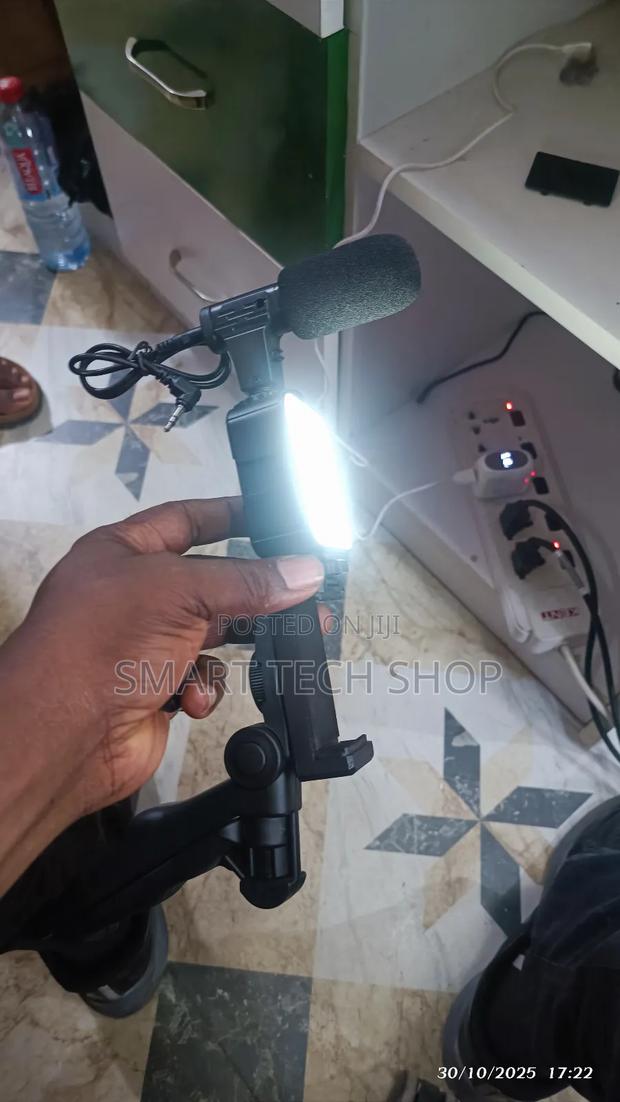 Flexible Ring Light Tripod With Microphone. Selfie Stick And Remote · Photo 6