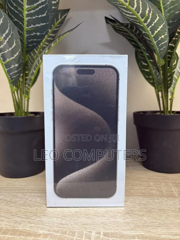 New Apple iPhone 15 Pro Max 256 GB Graphite · Photo 1