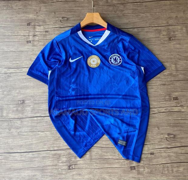 Original Chelsea Jersey With Muffler At Cool Price · Photo 1