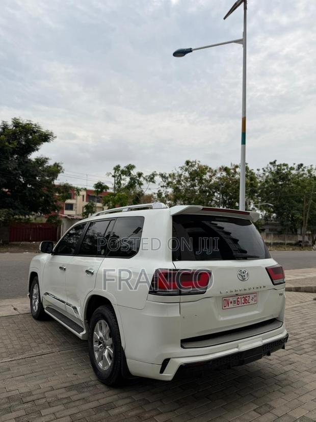 Toyota Land Cruiser 4.5 V8 TD 2017 White · Photo 7