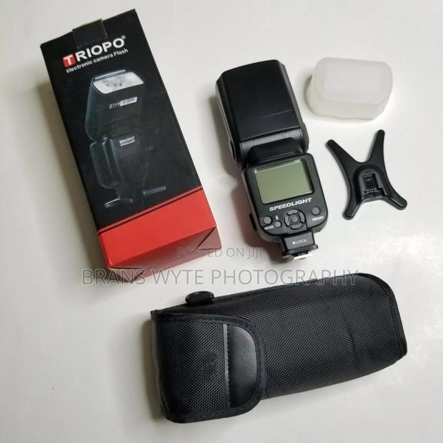 Triopo Tr-950 Speedlite Flash Light · Photo 2