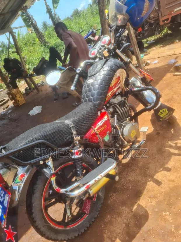 Royal Motorcycle 2025 Red · Photo 1