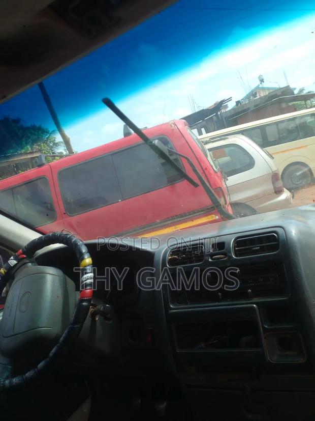 Toyota HiAce 1998 White · Photo 3