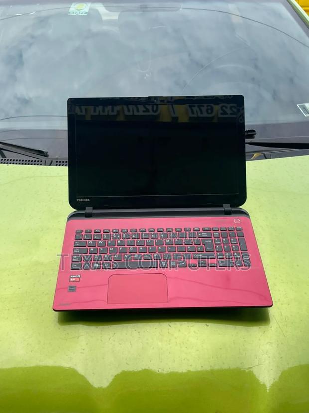 Laptop Toshiba Satellite L50D 8GB Intel Core I7 HDD 500GB · Photo 1