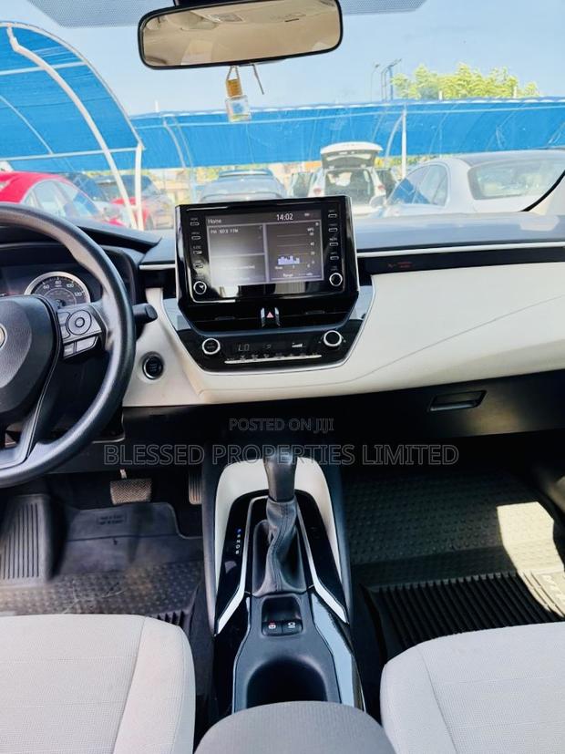 Toyota Corolla LE 2020 Gray · Photo 7