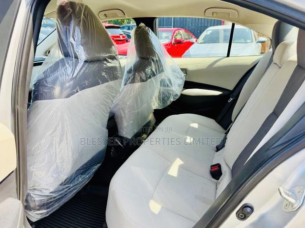 Toyota Corolla LE 2020 Gray · Photo 4