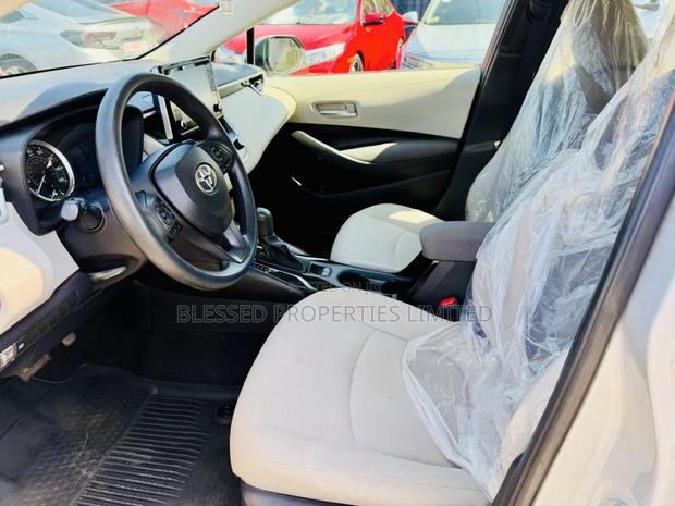 Toyota Corolla LE 2020 Gray · Photo 5