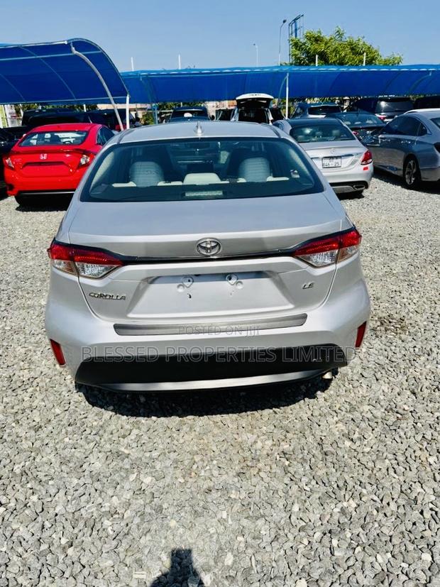 Toyota Corolla LE 2020 Gray · Photo 6