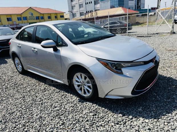 Toyota Corolla LE 2020 Gray · Photo 1