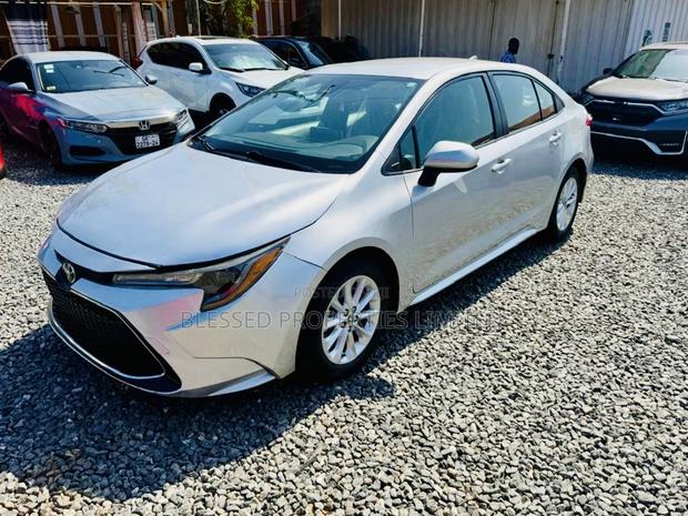 Toyota Corolla LE 2020 Gray · Photo 3