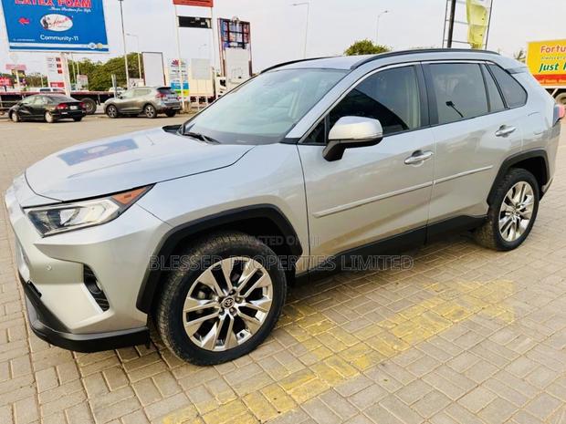 Toyota RAV4 Limited 2021 Gray · Photo 1