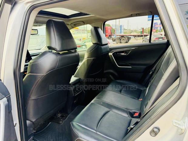 Toyota RAV4 Limited 2021 Gray · Photo 7