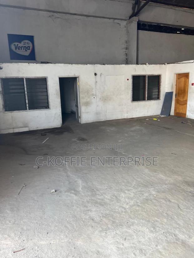 1300 SQM Warehouse at Dzorwulu · Photo 7