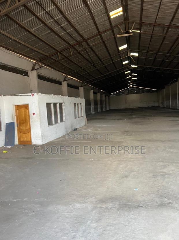 1300 SQM Warehouse at Dzorwulu · Photo 6
