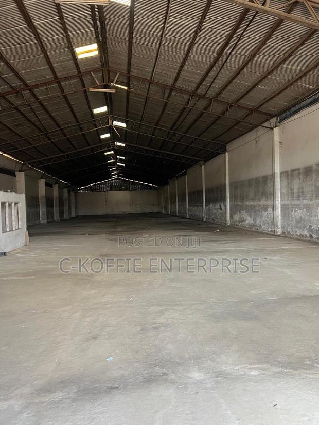 1300 SQM Warehouse at Dzorwulu · Photo 3