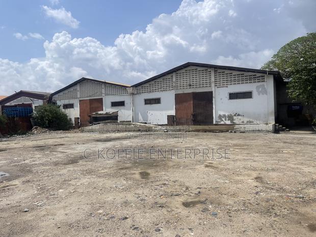 1300 SQM Warehouse at Dzorwulu · Photo 1