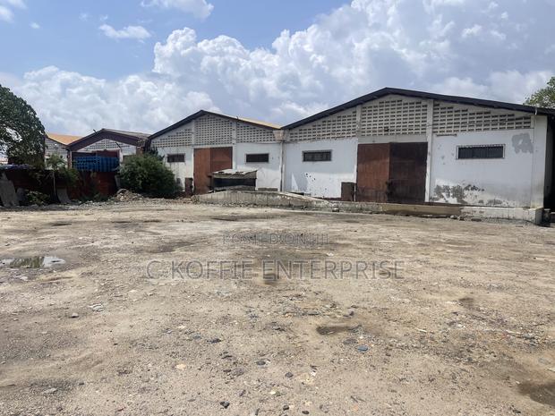 1300 SQM Warehouse at Dzorwulu · Photo 5