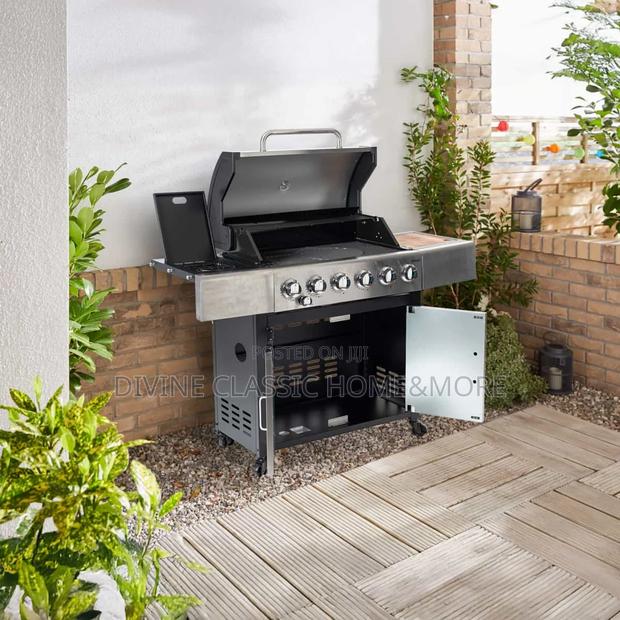 Outback Meteor 6-burner Hybrid Gas Charcoal Bbq With Multi-cook Plate · Photo 3