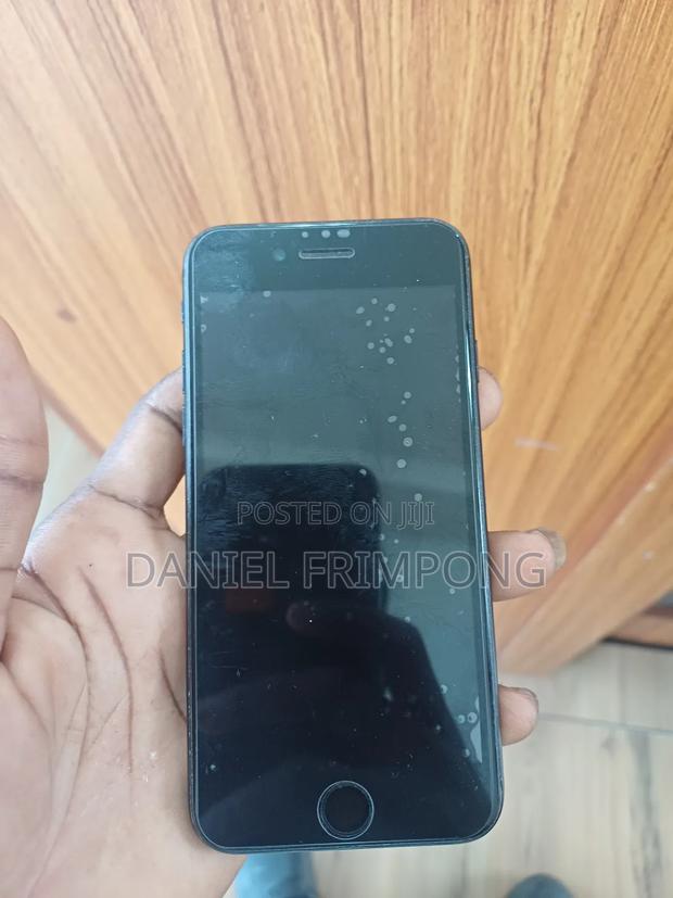 Apple iPhone 7 32 GB Black · Photo 2