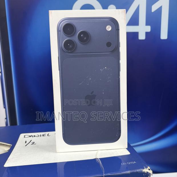 New Apple iPhone 17 Pro Max 256 GB Blue · Photo 1