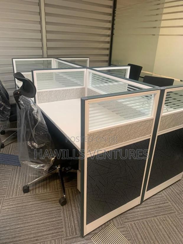 9, 800 Office Workstation · Photo 1