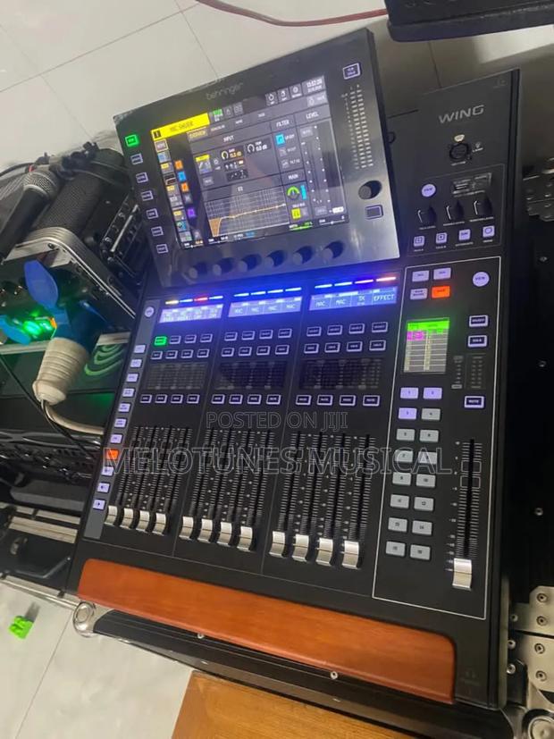 Behringer Wing Compact 48-Channel Digital Mixer. · Photo 2