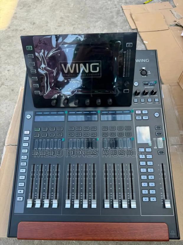 Behringer Wing Compact 48-Channel Digital Mixer. · Photo 4