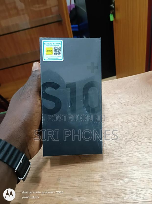 New Samsung Galaxy S10 Plus 128 GB Black · Photo 2