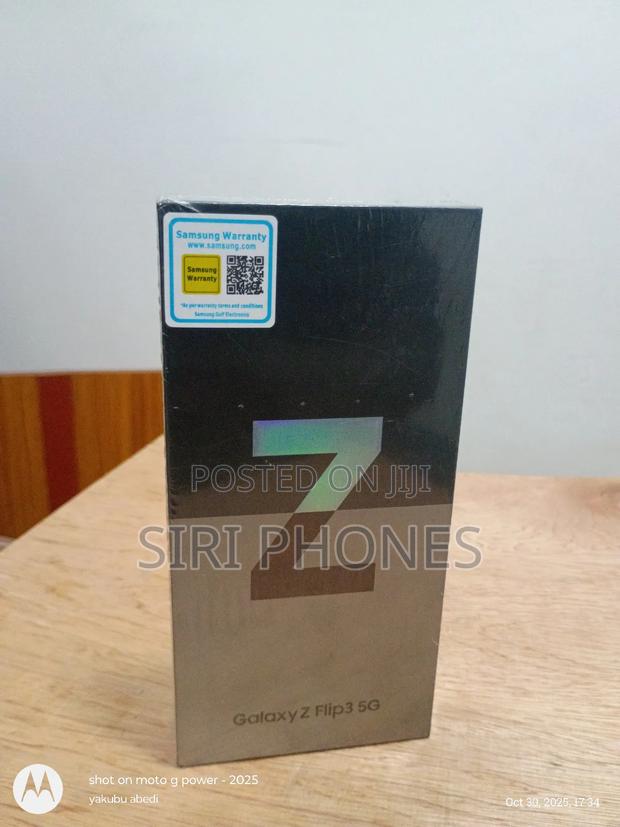 New Samsung Galaxy Z Flip 3 256 GB Purple · Photo 1