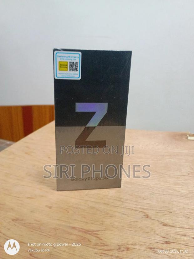 New Samsung Galaxy Z Flip 3 256 GB Purple · Photo 2