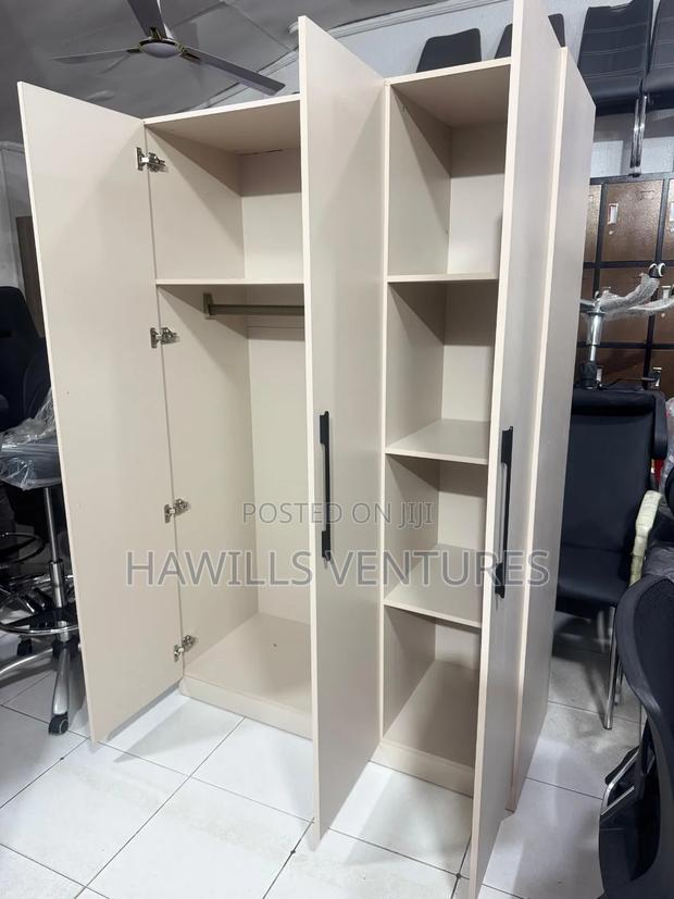 Classic Wardrobe 3d00rs · Photo 1