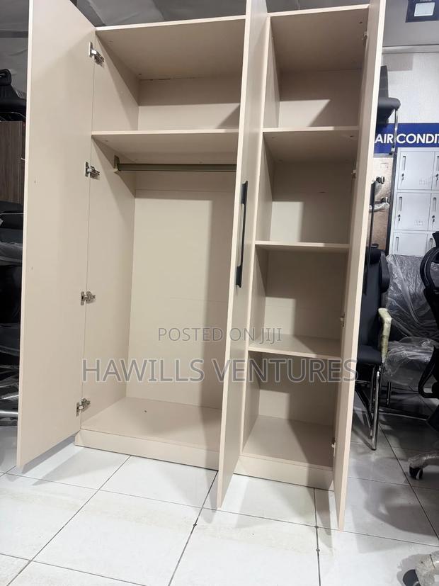 Timeless Free Standing Wardrobe · Photo 1