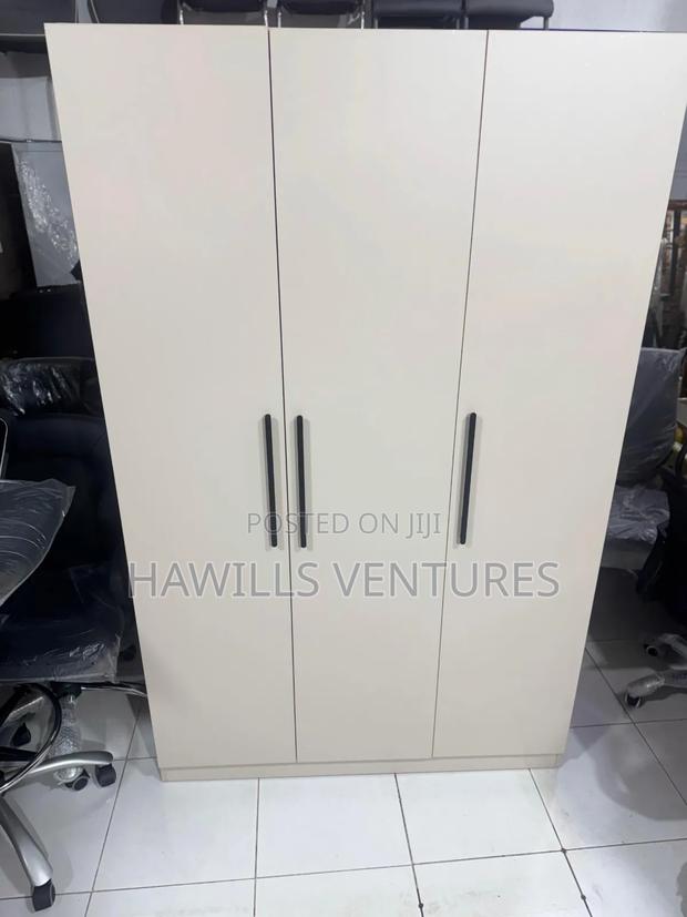 Timeless Free Standing Wardrobe · Photo 2