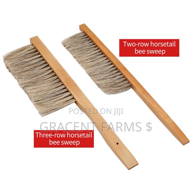 Beekeepers' Standard Brush - Double Row - (Wooden Handle) · Photo 5