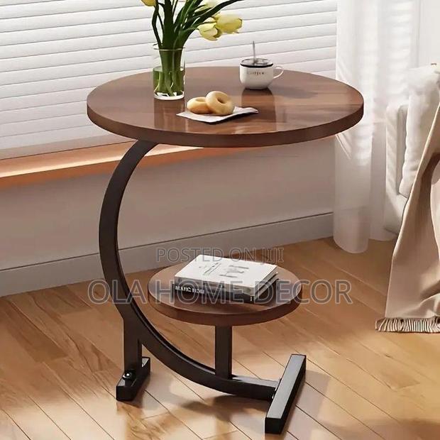 Side Table · Photo 1