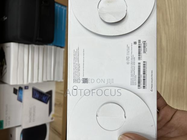 Apple Watch Ultra 2 49mm Natural Titanium · Photo 5