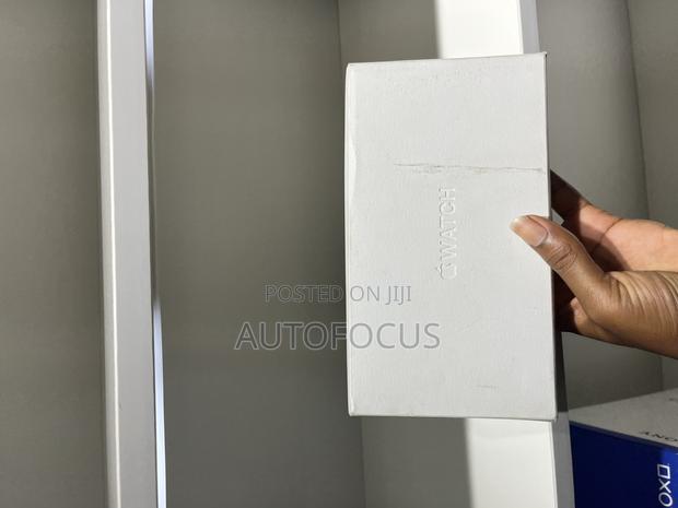 Apple Watch Ultra 2 49mm Natural Titanium · Photo 7